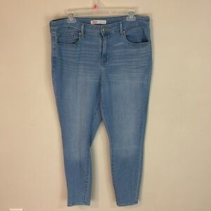 Levi’s Signature Mid Rise Skinny Light Wash Size 14Short W 32x 28